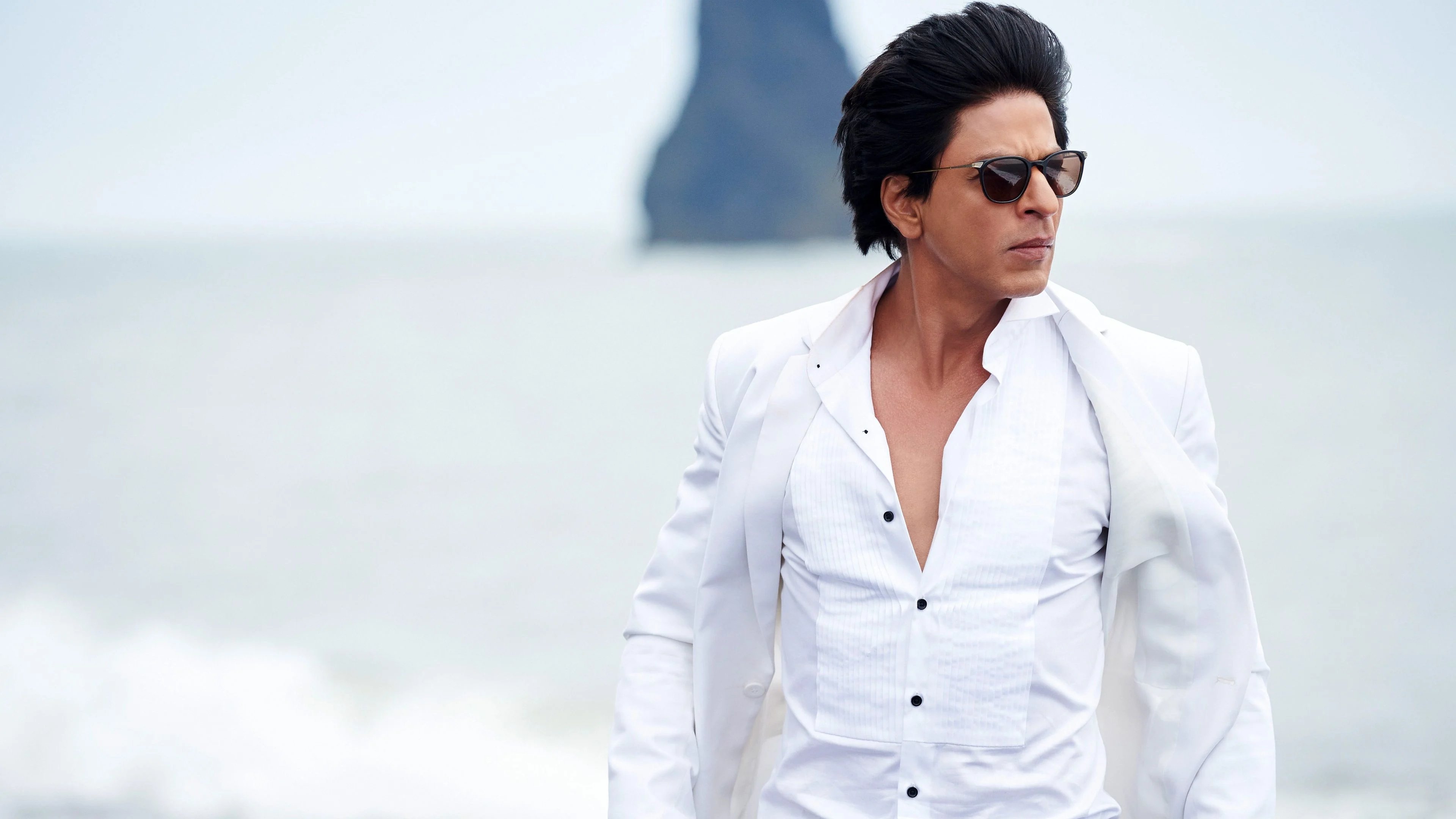 How to describe Shahrukh Khan's signature pose in words - Quora