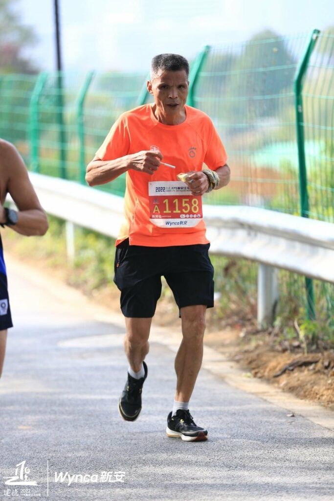 Man Completes 42-Km Marathon While Smoking