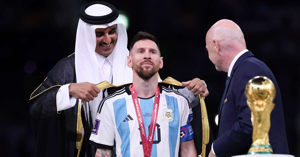 Messi's black Qatari robe at World Cup trophy lift draws mixed