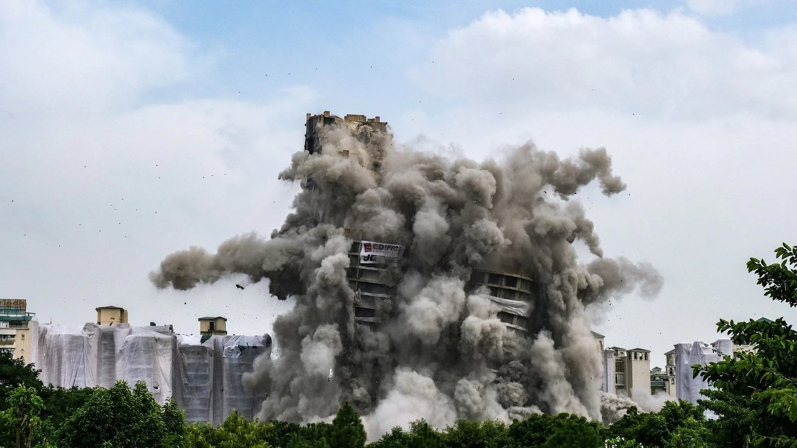 noida tower demolition