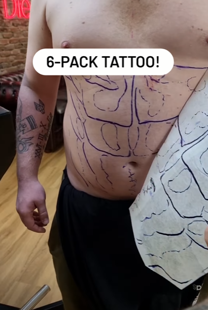 Video UK Man Gets Realistic SixPack of Abs Tattooed on Stomach for Summer   Fitness Volt