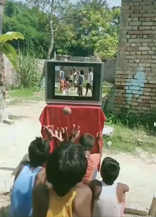 viral video of kids' live gully cricket match