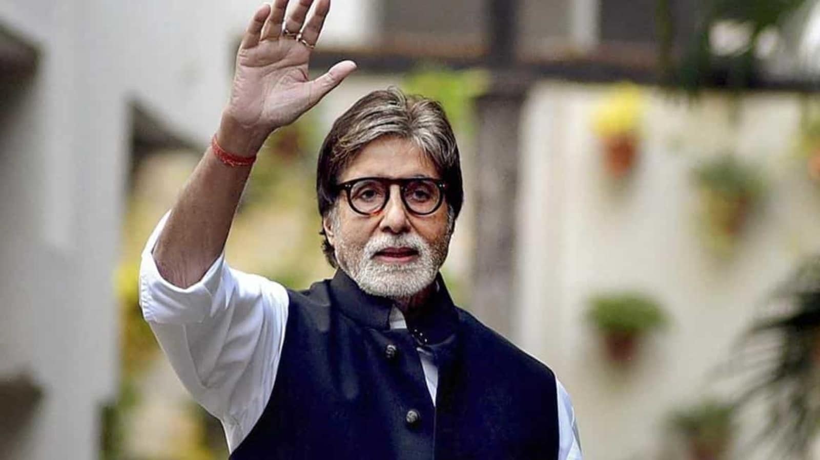 Big B celebs who lost blue ticks on Twitter