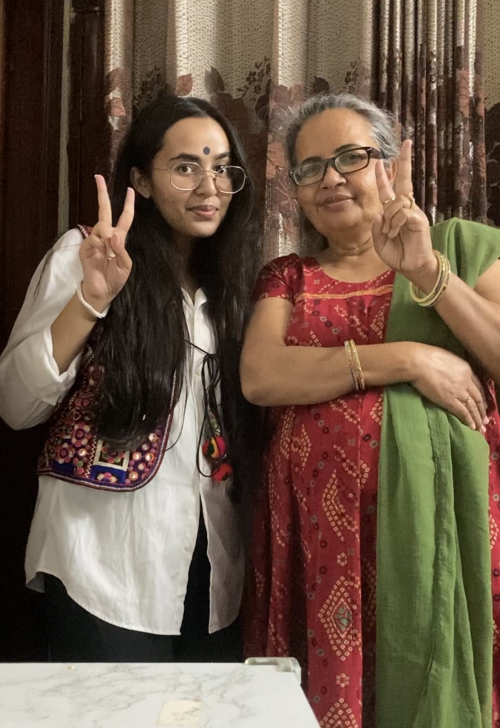 Mom's, Independence