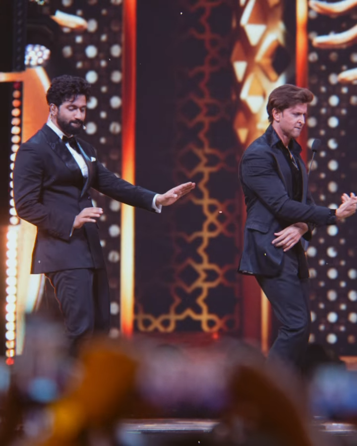 Vicky Kaushal & Hrithik Roshan at IIFA