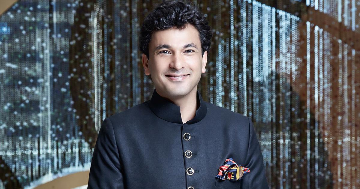 Chef  Vikas Khanna seeking experience