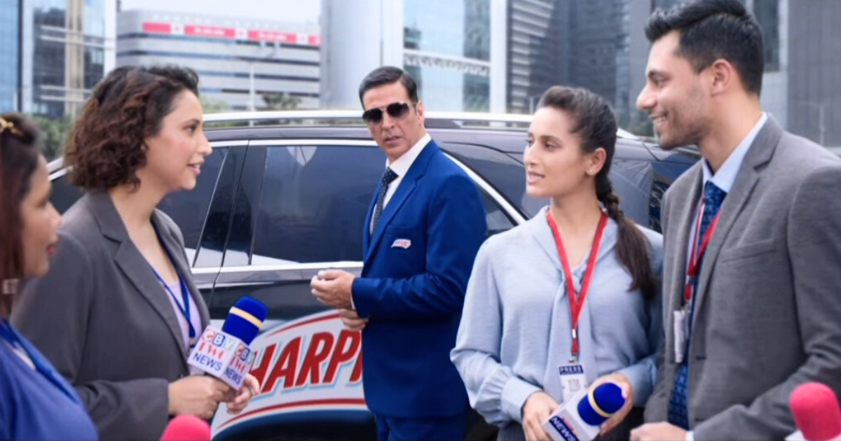 Is Akshay Kumar Taking A Sanyas? Rumours Are Abuzz After Netizens Saw This  Video From A Harpic Ad Shoot. - ScoopWhoop
