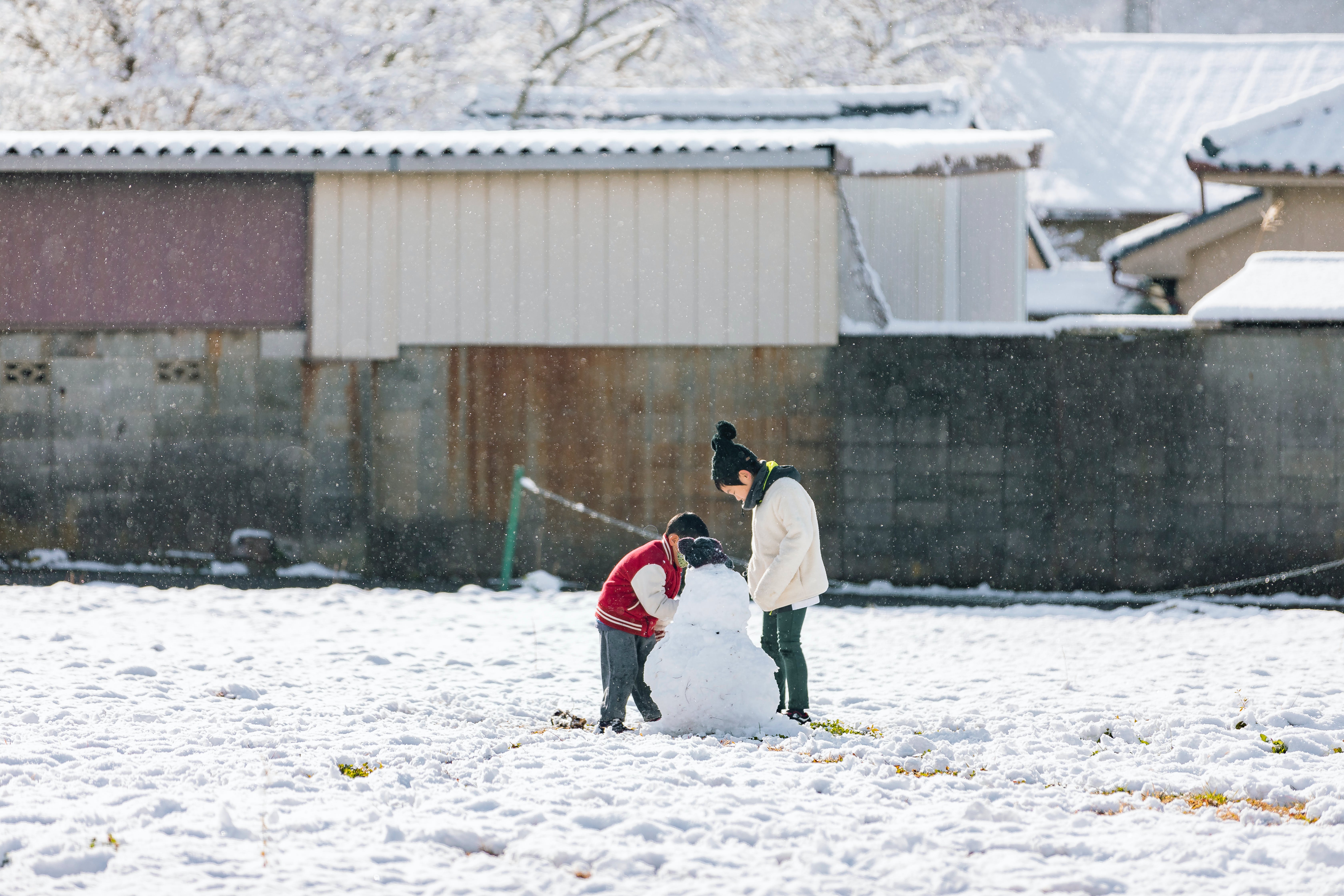 Best Christmas Games For Preschoolers - Snowman Building Contest