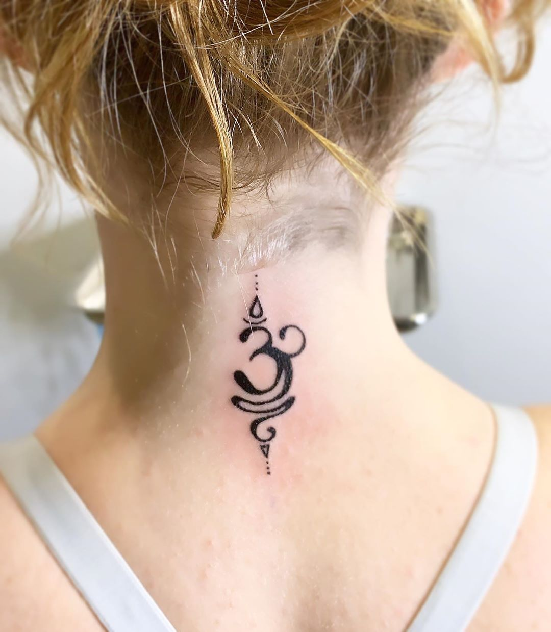 50 Simple Minimalist Tattoo Ideas for Women | Plus size tattoos, Flower tattoo  back, Women