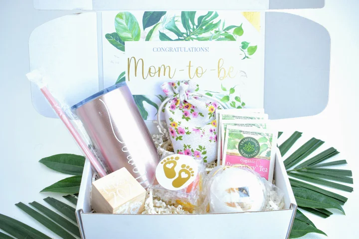 Maternity subscription box Mother to be mothers day gift