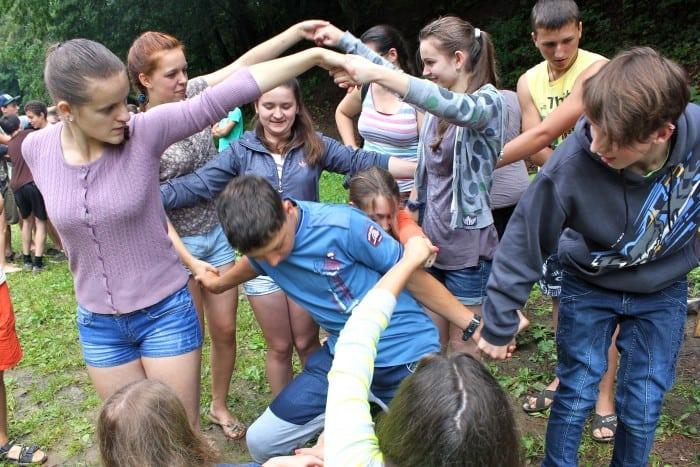 Human Knot Friendship Day Games For Boys