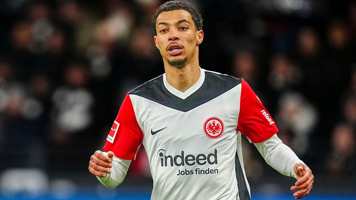 Hugo Ekitike transfer news: Liverpool agree £79m deal Eintracht Frankfurt striker | Football News | Sky Sports
