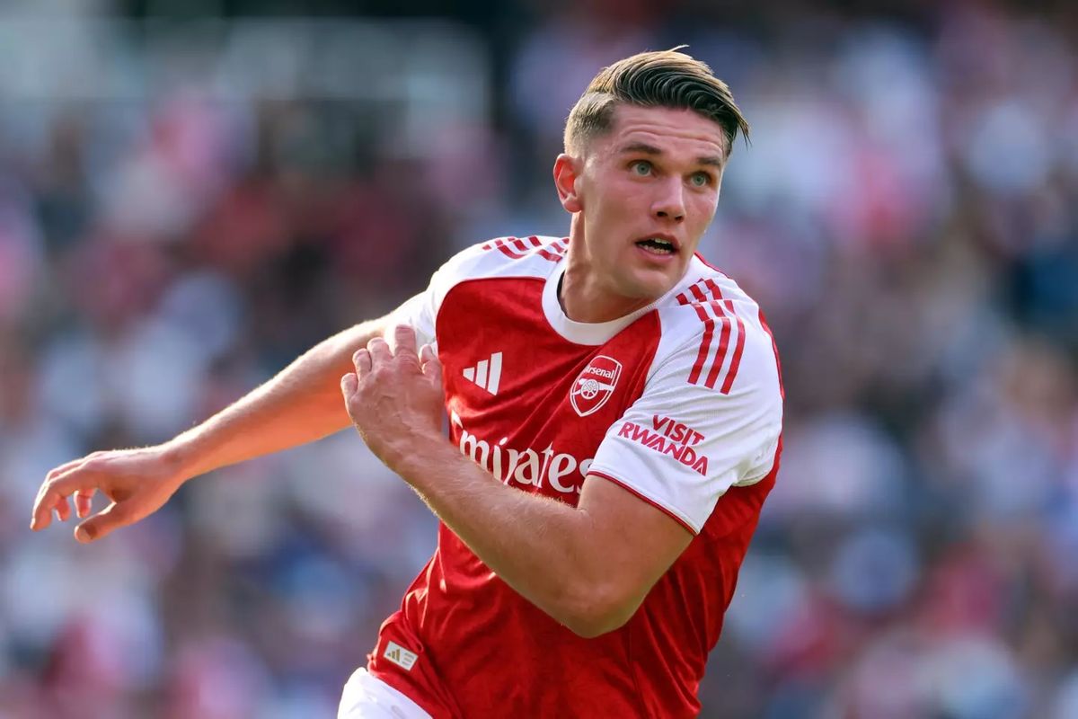 Viktor Gyokeres making a run in his Arsenal debut