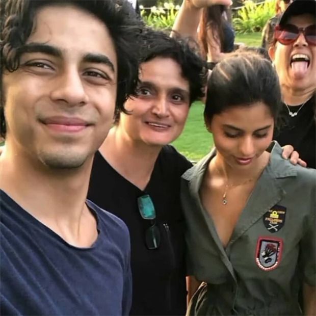 Aryan Khan, Suhana Khan & friends looking like every relatable sibling selfie ever