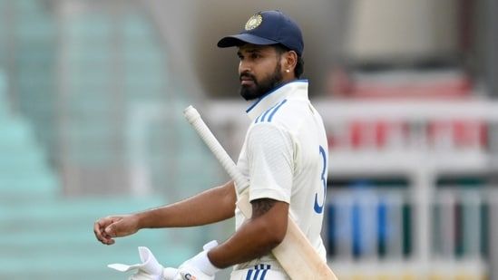 Pause button, not stop.