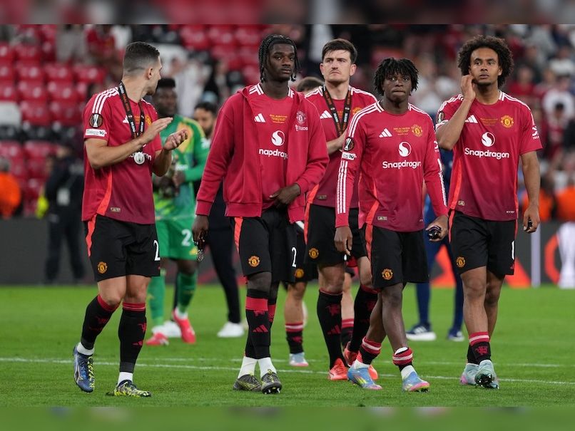 Man United players, dejected after Europa heartbreak