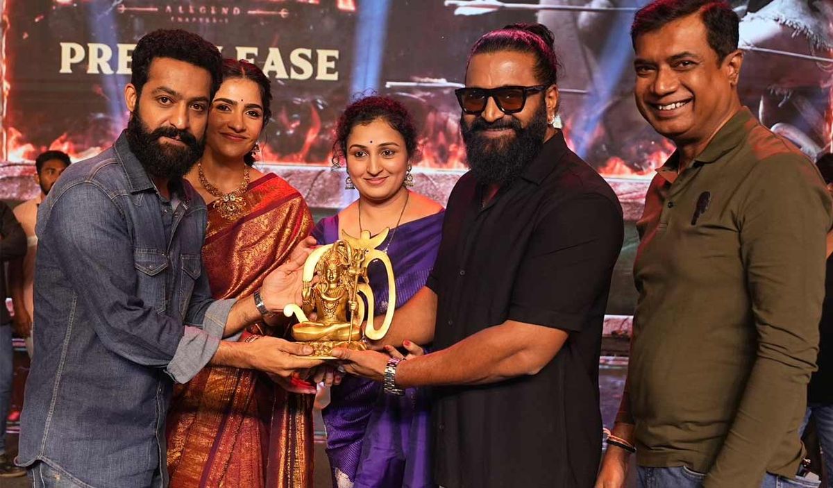 Jr NTR, Rishab & squad—idol handoff at pre-release bash