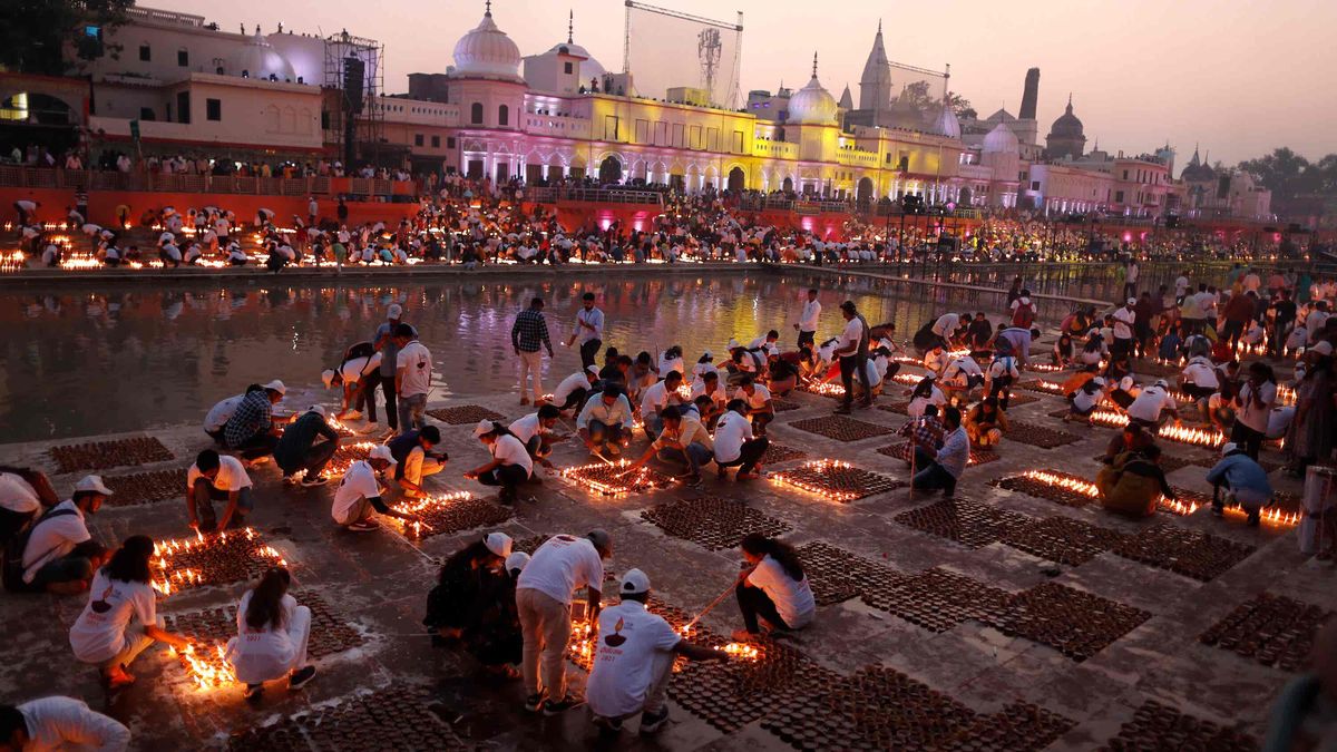 Crowds Gather Across India to Celebrate Diwali