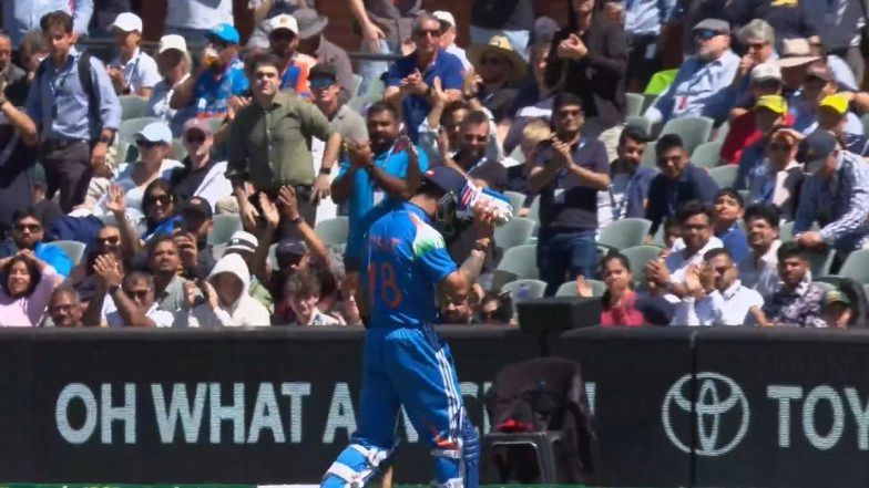 Kohli acknowledges the crowd