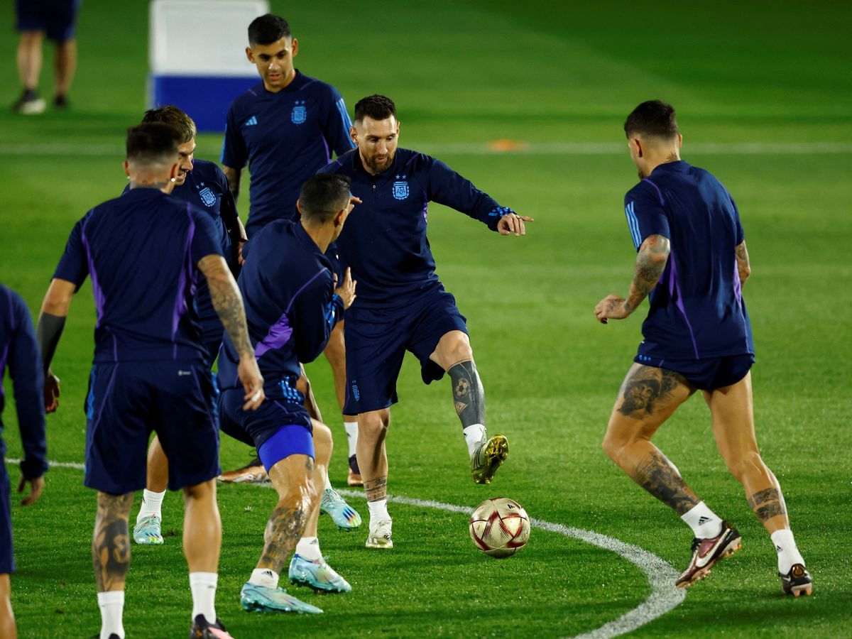 Argentina Team Training, All Eyes on the Ball